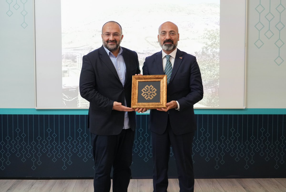 TMaarifVakfi's tweet photo. Gazeteci - Yazar Taha Kılınç, “Kayıp Coğrafyanın İzinde: Doğu Türkistan Seyahatnamesi” kitabını ve tecrübelerini 16. Ülke Temsilcileri İstişare Toplantımızda bizlerle paylaştı.

Seyahat anıları ve tarihî birikimiyle ufuk açan söyleşisi için Sayın Kılınç’a bir kez daha teşekkür ederiz.