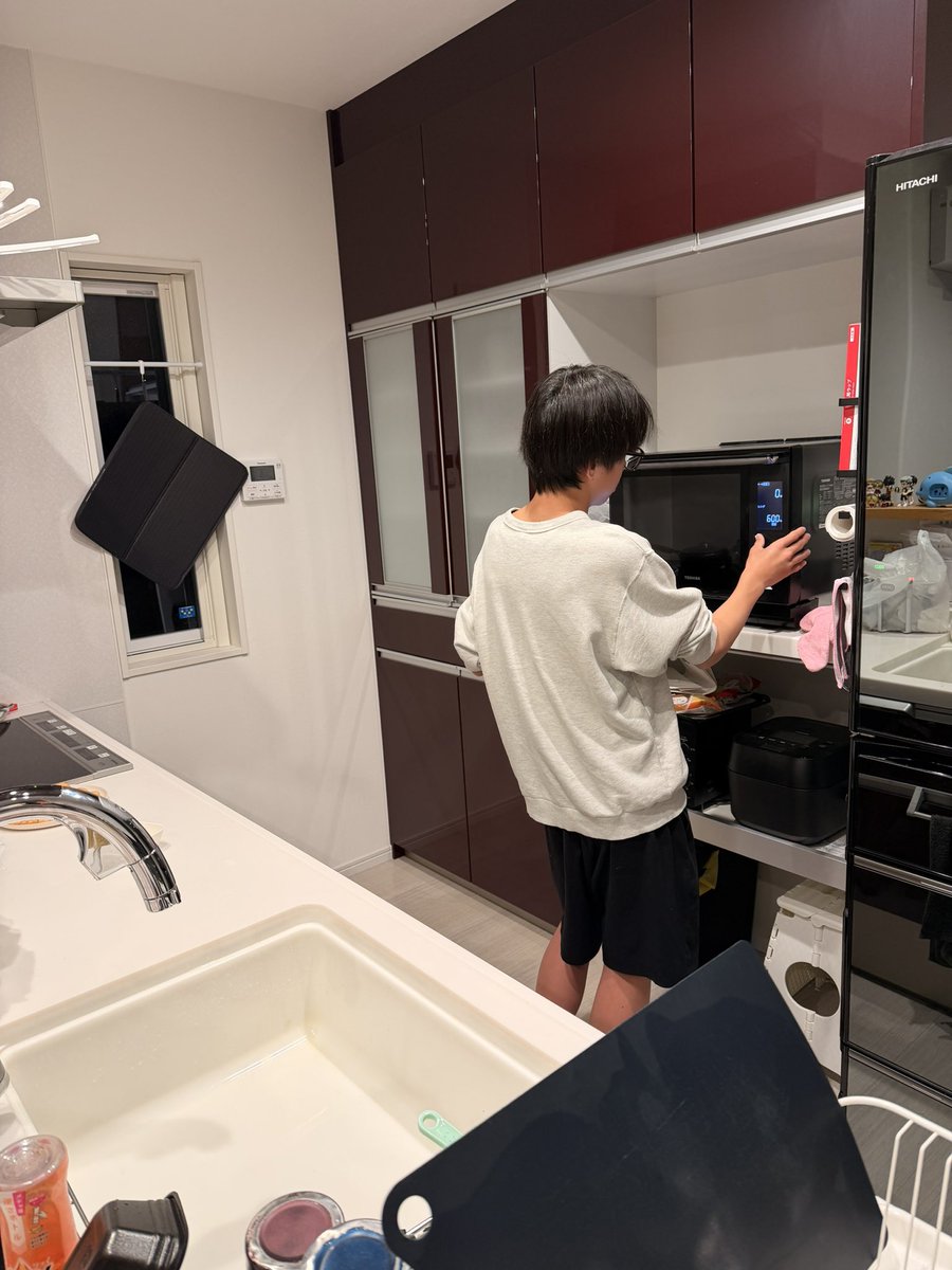3月🫠え？もう終わる？
お祓い行った方がいいんじゃないかと思うくらいに色々あって、やっとやっと少しゆとりが……。全然出来ない💔
眠いのに息子が彼女に渡すお菓子作りに付き合わされてる…😪もー、眠い。限界ー。