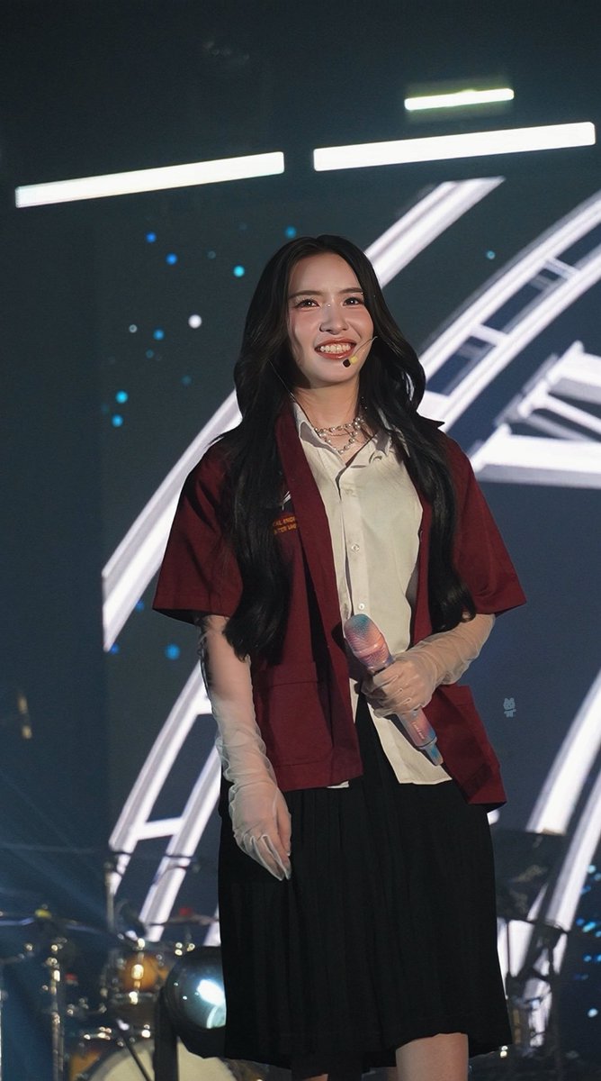 lookkaew_myflashlight tweet media