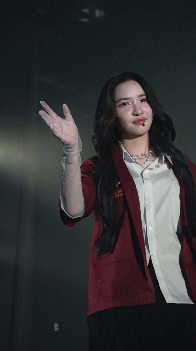 lookkaew_myflashlight tweet media