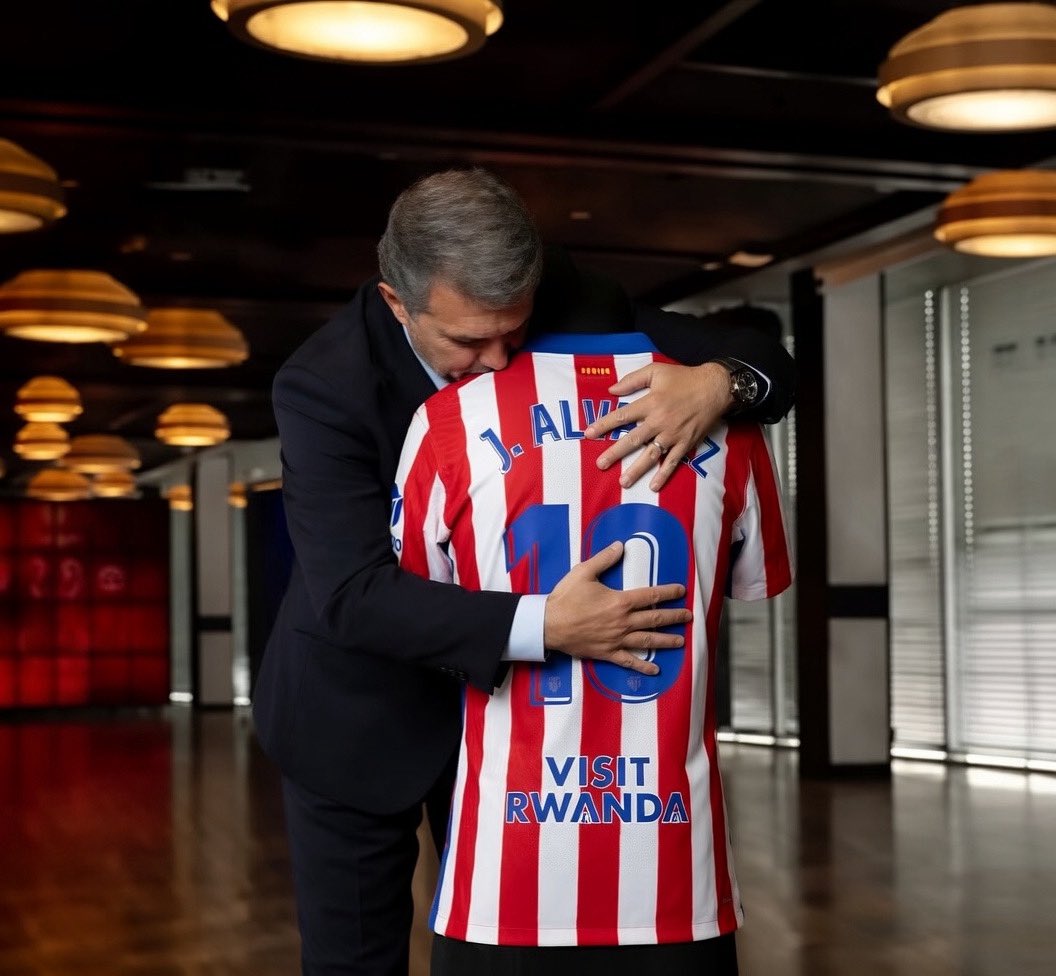 okube_pl's tweet photo. @BarcaTimes @MatteMoretto It’ll probably end up the same way as with the promise to extend Messi’s contract. But for our president I’ve already got a photo ready for publication (though the elections are pretty much over anyway, and he doesn’t even need to stress himself out to fool the Cules): https://t.co/HHmzlzQzoh