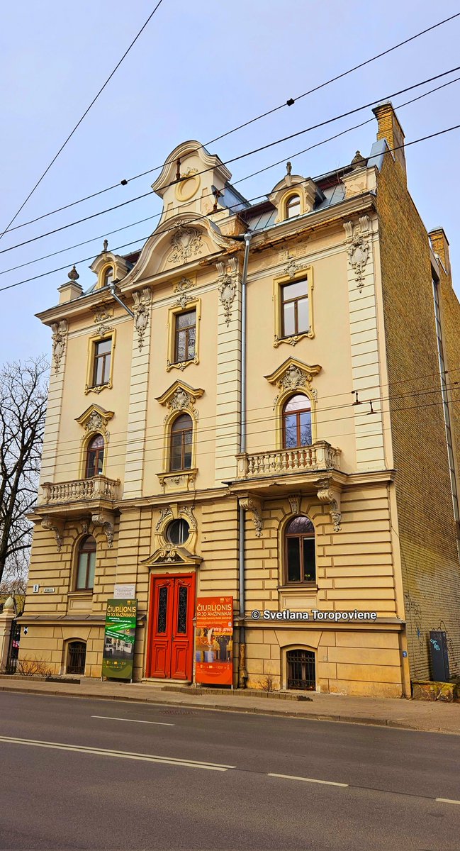 LanaToro21's tweet image. #Photobyme📷 #Todayshots 
#Vilnius #Lithuania 

On my way to work...

In a rush we often do not notice beautiful things. That is why I often stop, make photos to freeze those moments...❤️