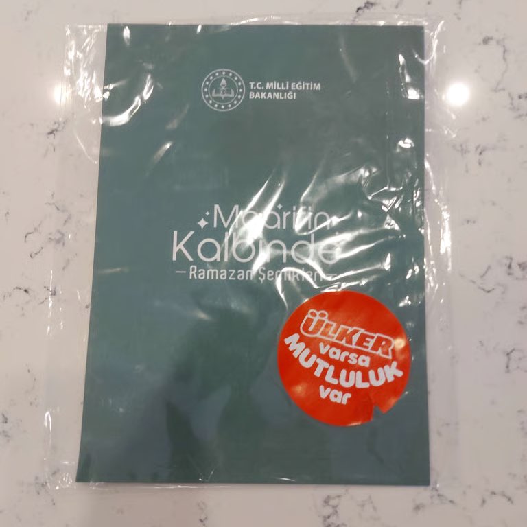 Murat Ülker dün savcılığa sunduğu dilekçesinde Milli Eğitim Bakanlığı ile yapılan protokol kapsamında Ramazan ayında devlet okullarında gıda etkinliği yaptıklarını itiraf ediyor.
Bakanlık acilen bu protokolün şartlarını açıklamalıdır. Çocuklarımıza hangi hakla ve kimin onayıyla