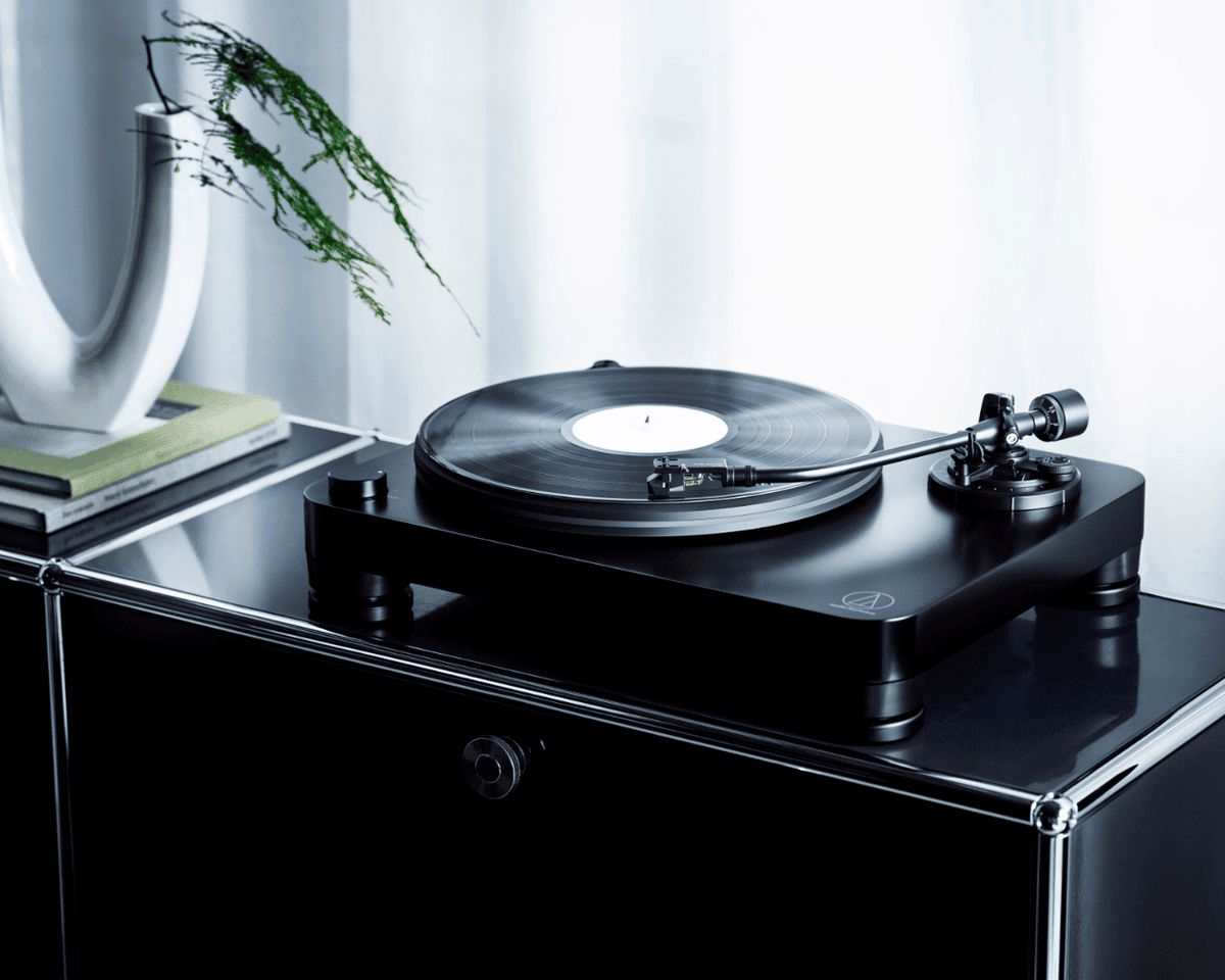 AudioTechniCAN's tweet photo. Not all turntables are built for casual listening.

The AT-LP7x is made for those who want to sit down and truly experience their records.

For vinyl sessions that deserve your full attention.

https://t.co/5LfYv7bfrg https://t.co/sWNq74pjBM