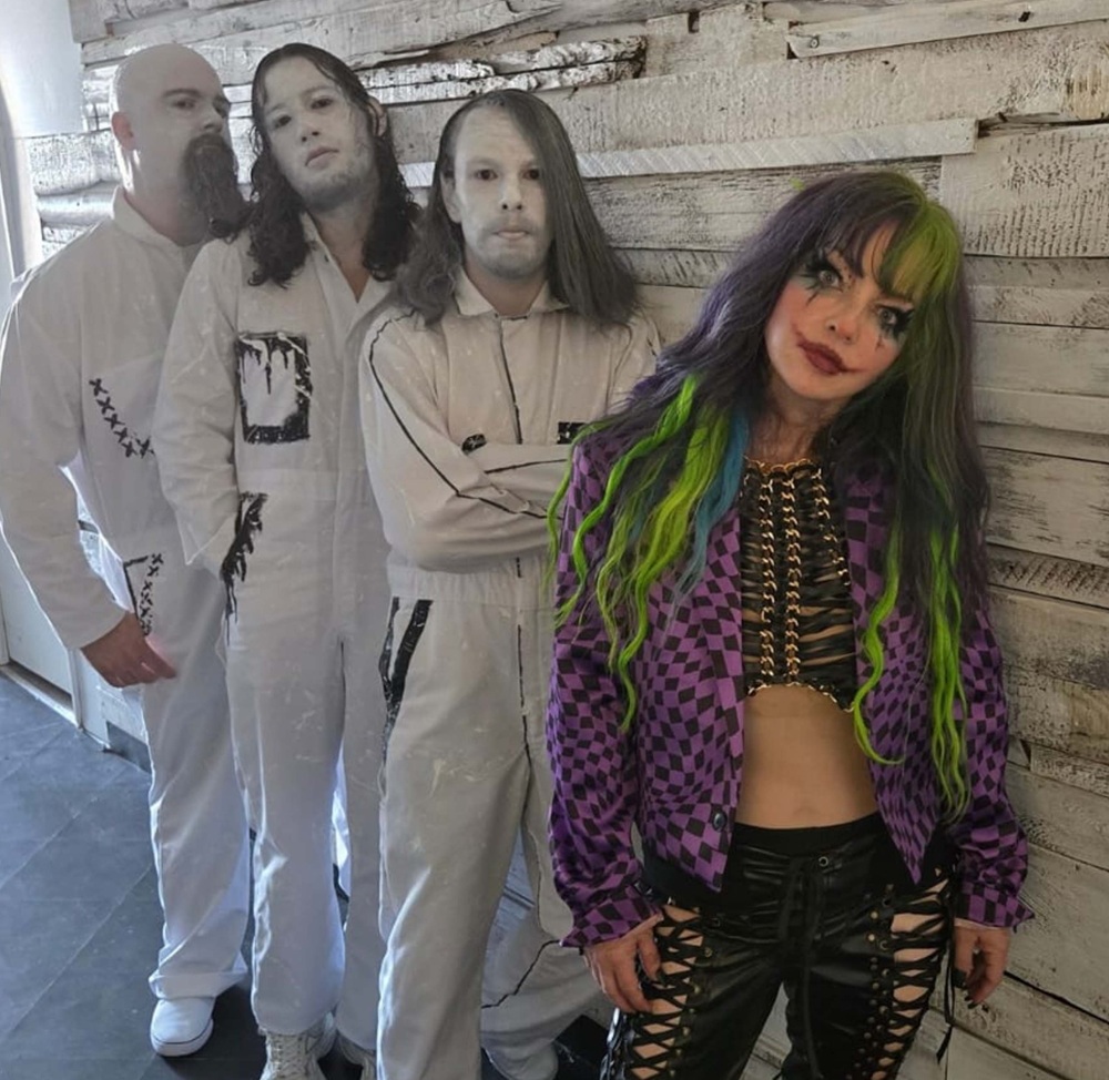 TamesideRock's tweet photo. Ignescent is a powerful and dynamic modern metal band from Chicago, fronted by the multi-talented Jennifer Benson. Their new studio album, “Eternal” showcases a fierce contemporary metal sound blending raw emotion with driving riffs and soaring melodies.
https://t.co/af0kxI0Oht https://t.co/w6sehTCZYu