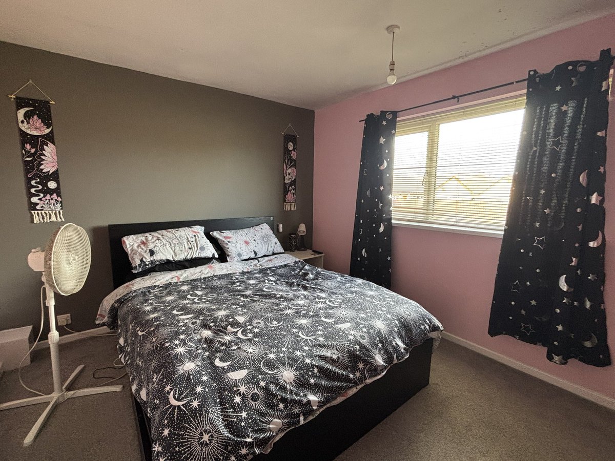 aimeeshikari's tweet photo. finally finished my bedroom and i’m actually obsessed with it, however i’ve now started planning the living room upgrade 😂 https://t.co/3XMOqX6C2s