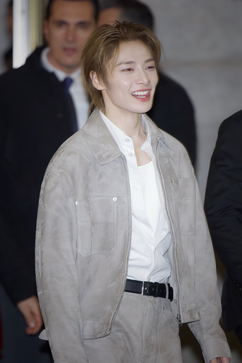 ___2882___ tweet media