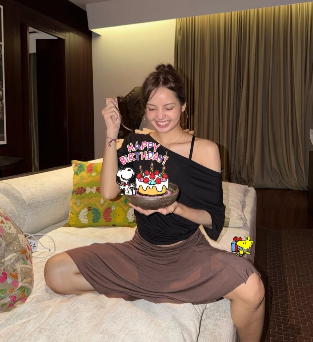 lisasnoopy's tweet photo. HAPPY BIRTHDAY TO THE MOST WONDERFUL WOMAN ON EARTH!! Lisa, you deserve all the happiness in the world 🩷 I'll be by your side forever!! I love you with all my heart 🐾⭐️

ROCKSTAR LISA DAY
#LalisaShinesAt29 
#LISA_BDAY2026 https://t.co/iBKfpNGgYi