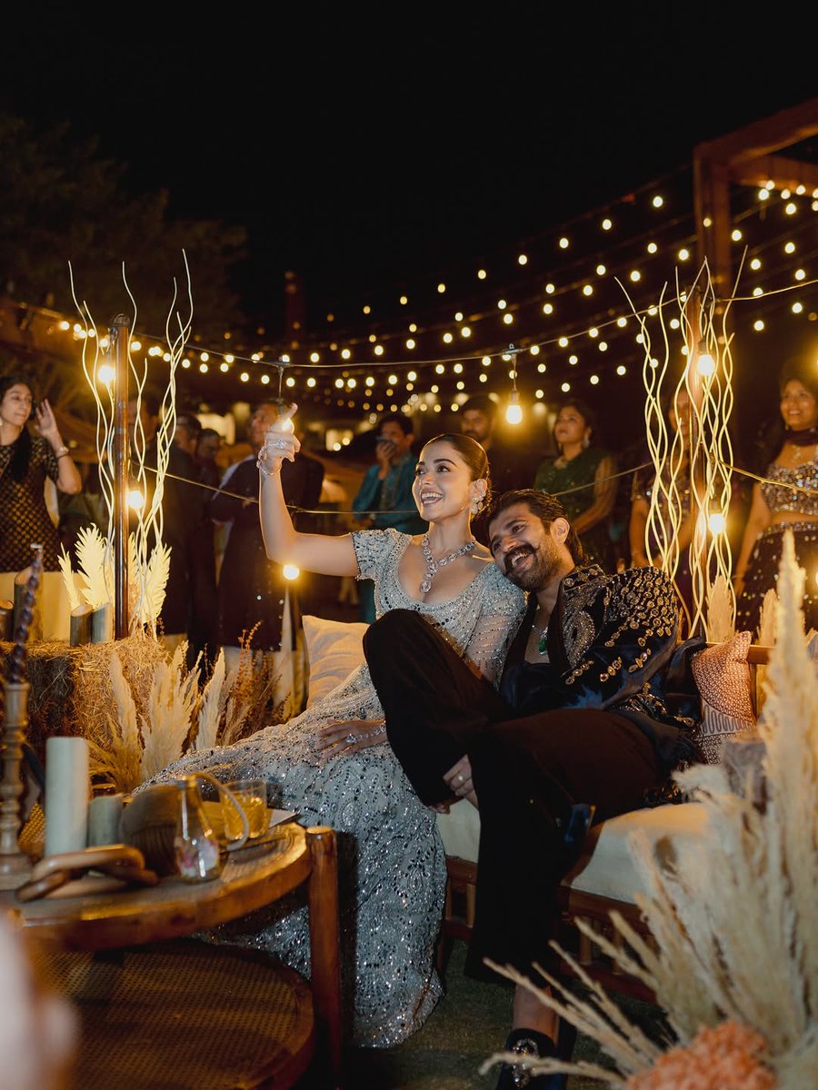 greatandhranews's tweet image. Rowdy boy #VijayDeverakonda shares wedding photos, saying “It’s been a month.

#virosh @TheDeverakonda @iamRashmika #WeddingVibes #LoveMoments