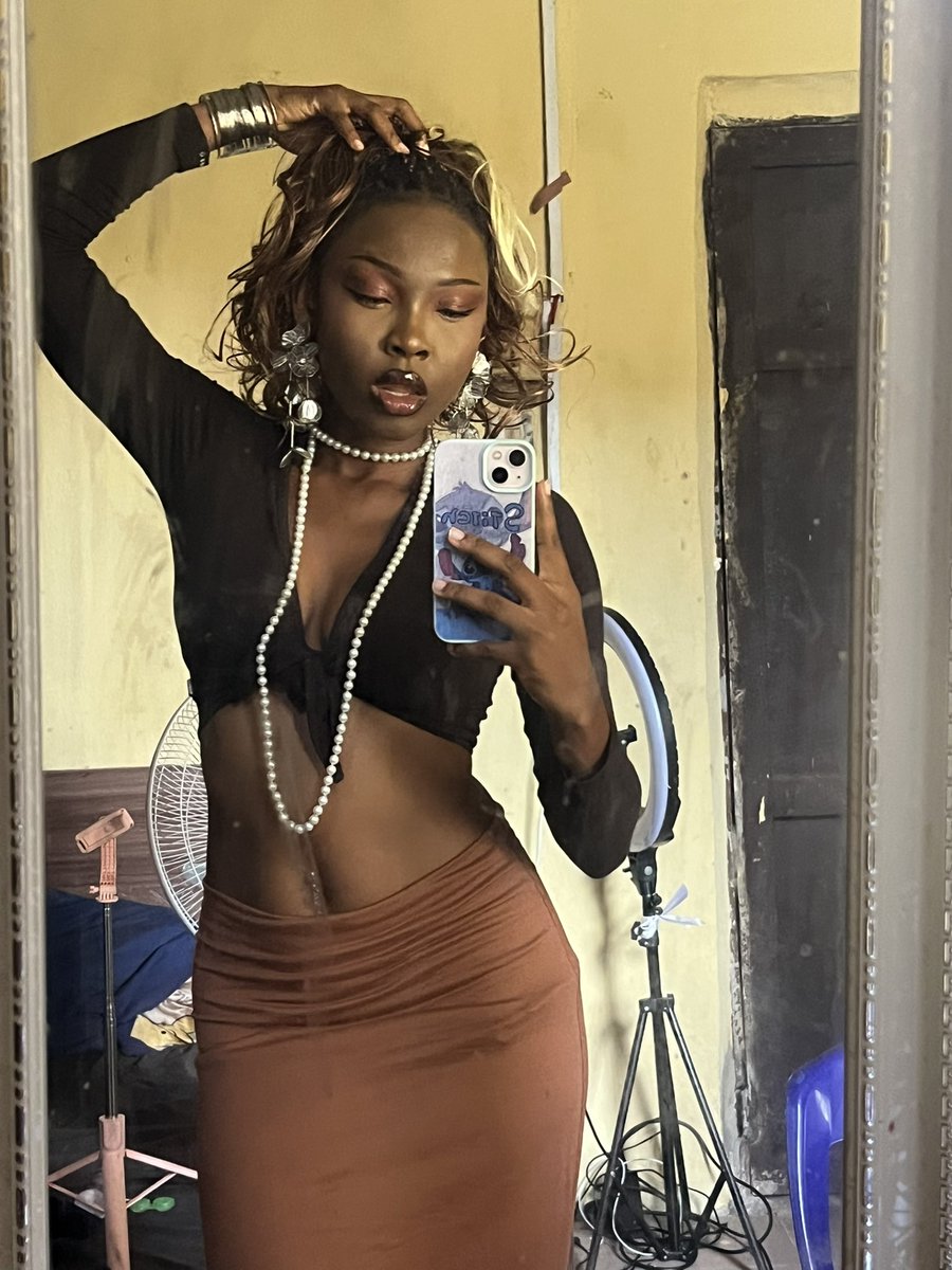 Tianakahn's tweet photo. Brown baddie
#wlw https://t.co/AByom25gUG
