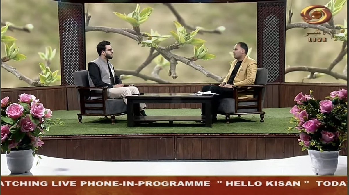 Faheemauthor's tweet photo. Live on Doordarshan Kendra Srinagar in the Hello Kissan phone-in programme.
Had the honor of hosting Dr. Sajad Mohiuddin, Professor-cum-Chief Scientist, Division of Entomology at SKUAST-K,Shalimar 
An insightful discussion on apple orchard spray schedules and pest management. https://t.co/ndKQwNOiK4