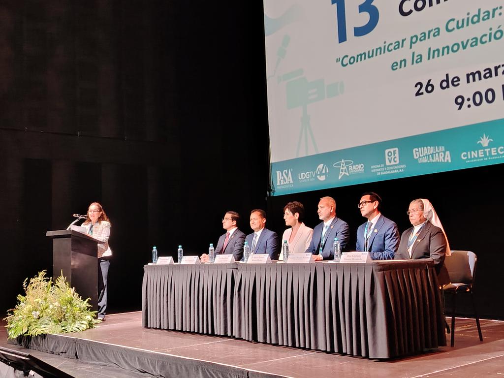 camtor007's tweet photo. Todo el equipo del @ijc_salud en el Simposio de Medios de Comunicación, en el marco del @CIAMHCGOficial, muchas gracias por la invitación. https://t.co/5x02Nm72ak
