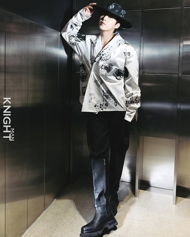 Min_EcOfficial's tweet photo. 📷🐱| 260326 

Actualización de Knight Magazine con #XIUMIN (1/2)

Cr. knight_magazine 
#시우민 #첸 #EXO #엑소 #weareoneEXO 

EXO Ec. | elikim❄️84 https://t.co/QmbI2nkMnh