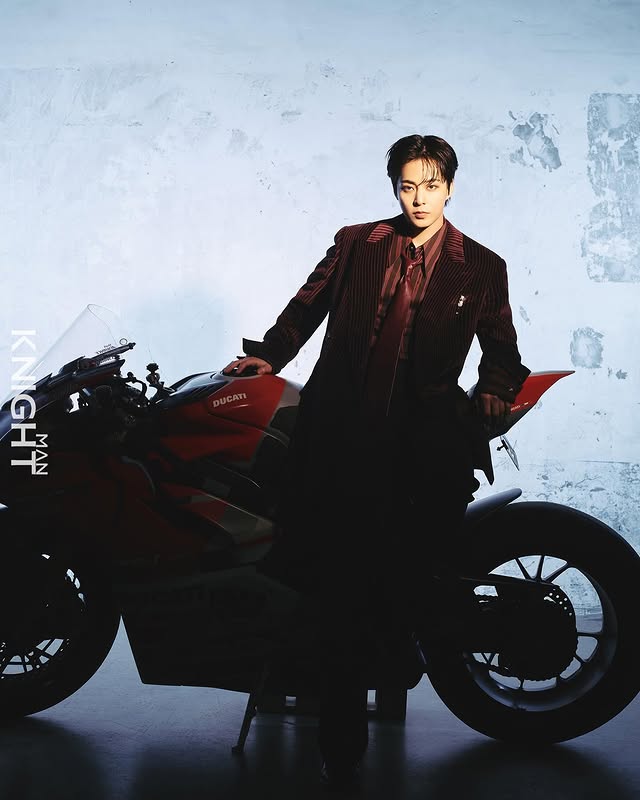 Min_EcOfficial's tweet photo. 📷🐱| 260326 

Actualización de Knight Magazine con #XIUMIN (1/2)

Cr. knight_magazine 
#시우민 #첸 #EXO #엑소 #weareoneEXO 

EXO Ec. | elikim❄️84 https://t.co/QmbI2nkMnh