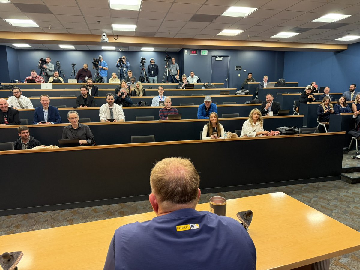 MikeVassallo13's tweet photo. Introduce yourself…now!

Murph’s first pre-game media session of 2026.

#ThisIsMyCrew https://t.co/pzP0opKgBc