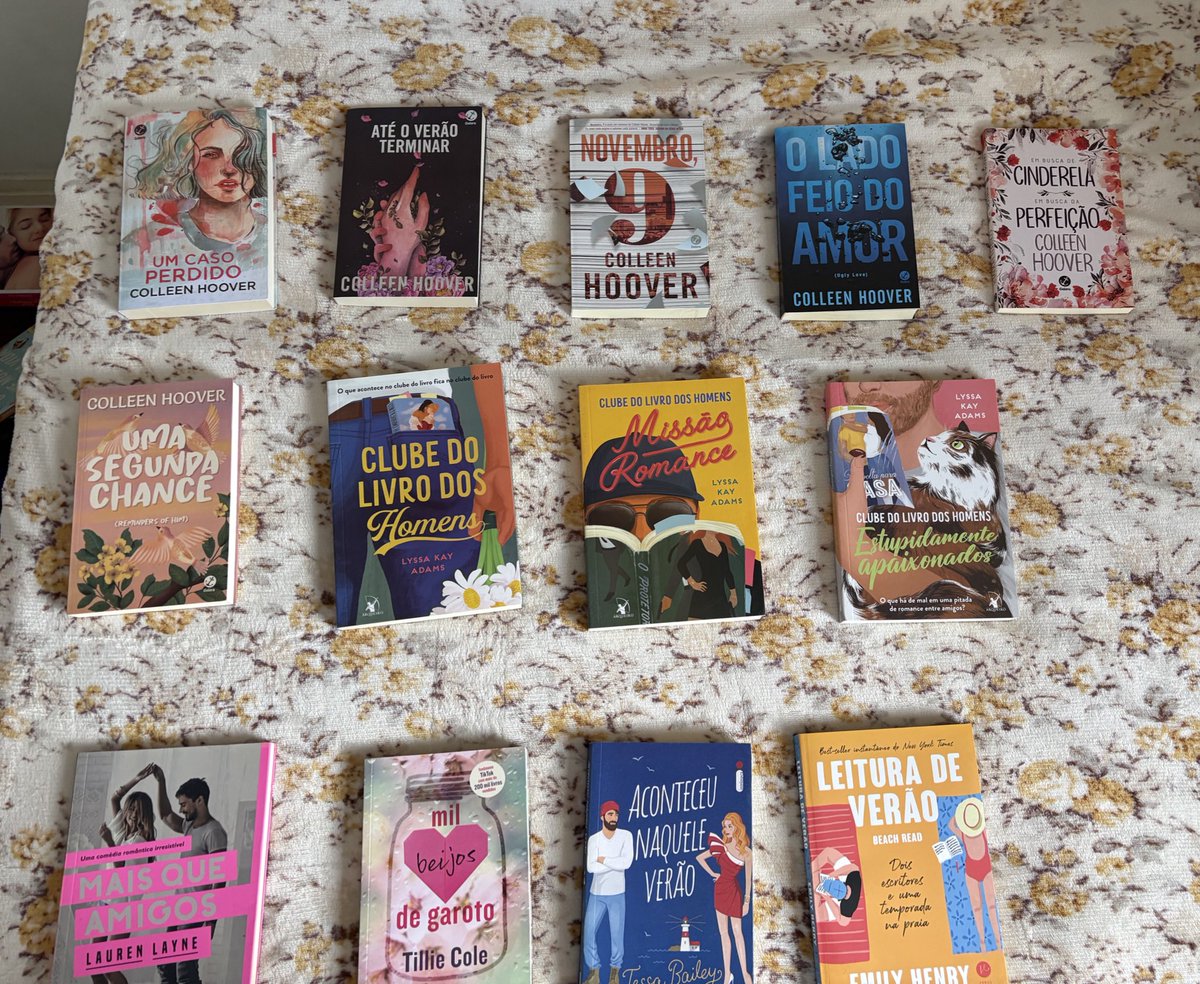 perfecttwonder's tweet photo. oi pessoal!! eu estou desapegando desses livros aqui :)) qualquer um por 15 reais :)))) https://t.co/IQuqqNSPLl