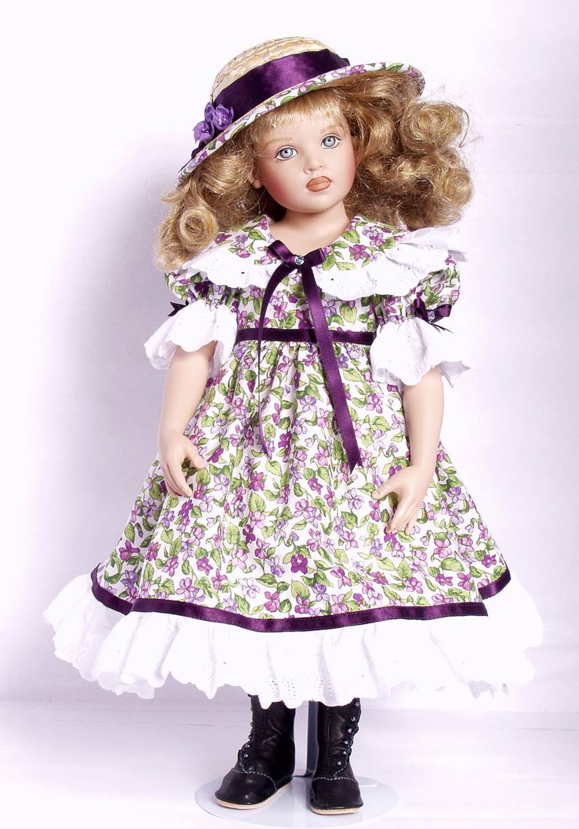 Angeliqueminis's tweet photo. Celebrating Spring flowers:  Violets! :) https://t.co/g9eceb3Sqp