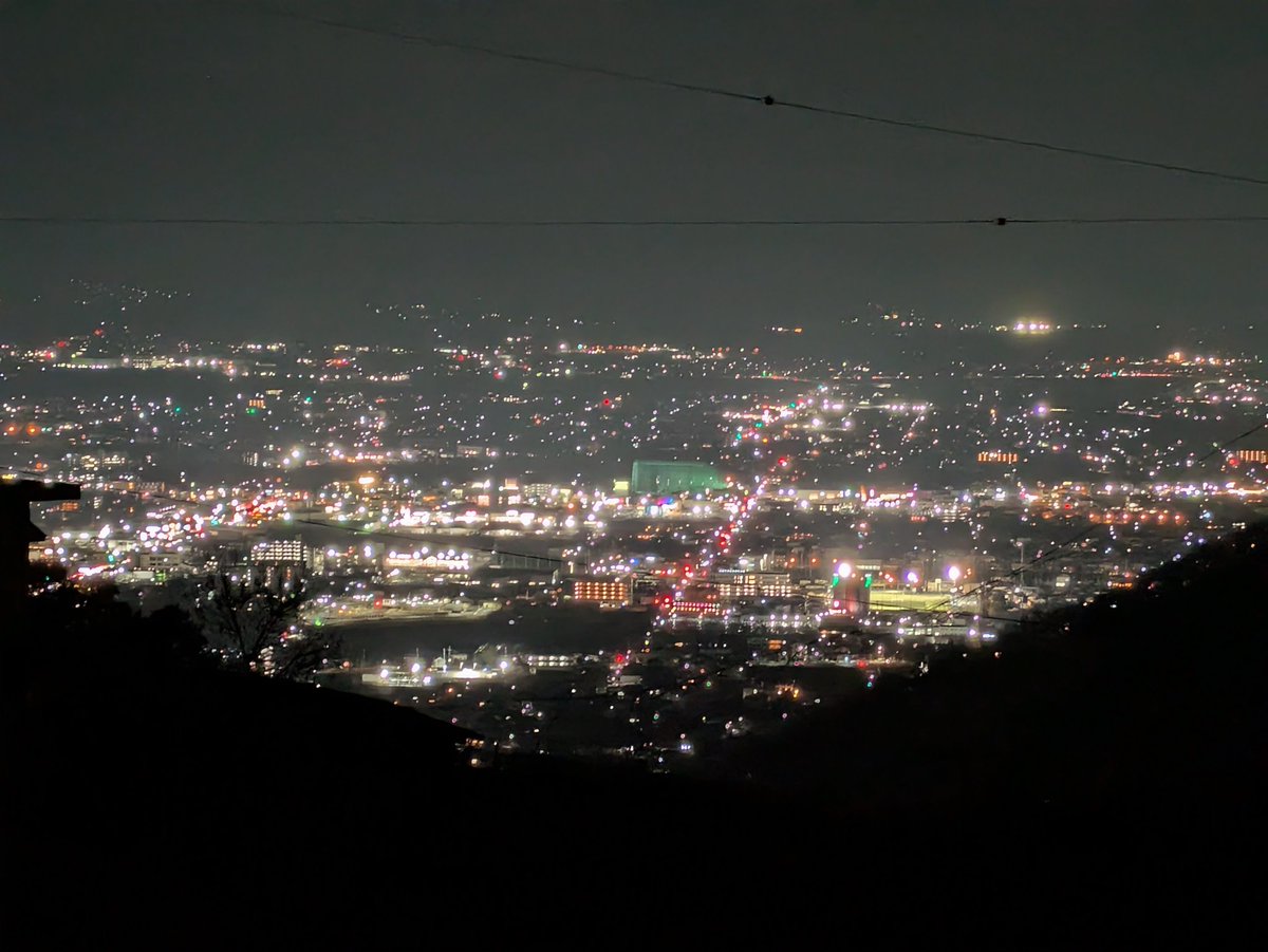 KSK795's tweet photo. 念願のスリーストーンキャンプ場
どのサイトから見ても綺麗な夜景でした！
寒くなく最高だった✨
#スリーストーンキャンプ場
#スリーストーン　
#山梨　#甲府　#キャンプ https://t.co/oIrZBL9Tum