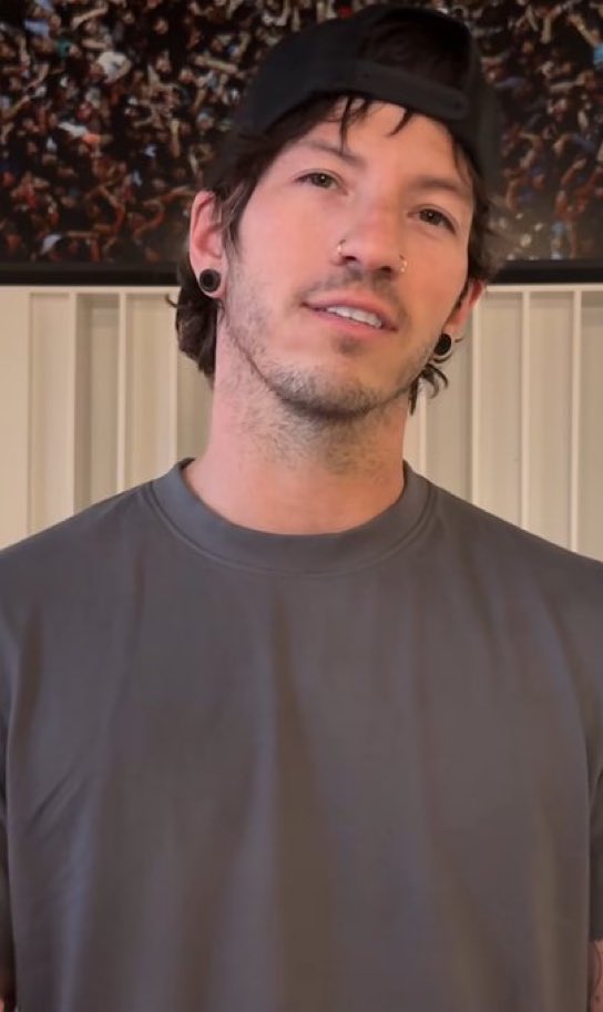 ɐuuɐ⊬💋🪩 tweet media