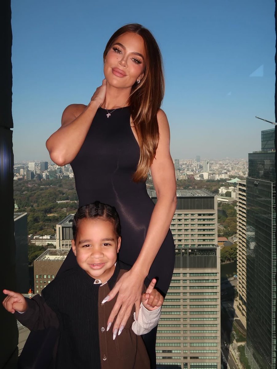 Access Kardashian tweet media