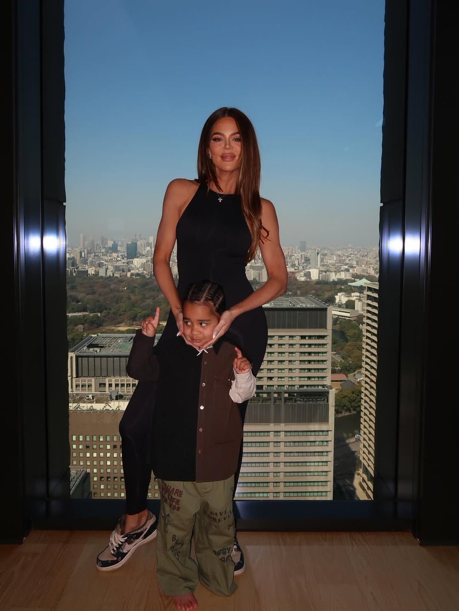 Access Kardashian tweet media