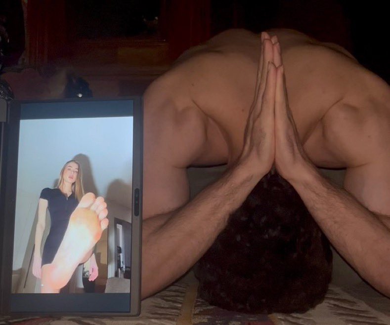 Goddess Ariana tweet media