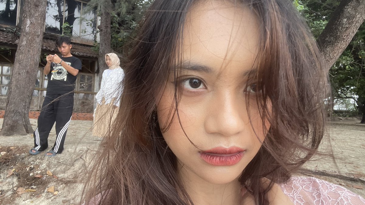 liza tweet media
