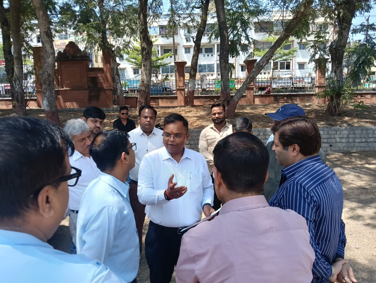 IndoreCollector's tweet photo. कलेक्टर श्री शिवम वर्मा ने दशहरा मैदान पहुँचकर मुख्यमंत्री डॉ. मोहन यादव के प्रस्तावित कार्यक्रम की तैयारियों का किया निरीक्षण, समयबद्ध पूर्णता के निर्देश।
RM:https://t.co/7G0u1QBwAd
#JansamparkMP #indore #इंदौर #CMProgram #AdministrativeReview #GoodGovernance
@projsindore https://t.co/VhVMnLUw3T