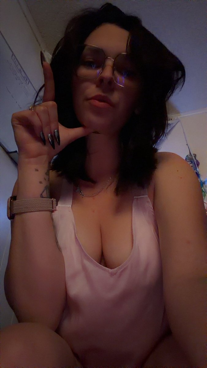 GoddessCleo tweet media