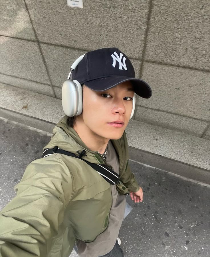 𝗗𝗜𝗔🐈‍⬛⋆.ೃ࿔*|| commissions in process 🦭 tweet media