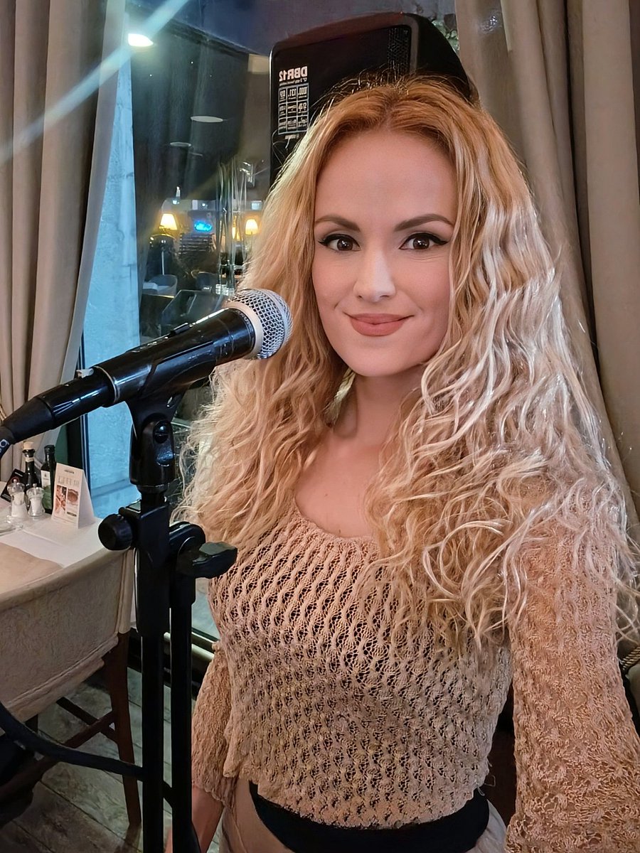 NellyMonk1's tweet image. Moment from last week’s gig 🤎🎤
New place, new energy… hope we’ll be back ✨
Now resting and holding onto this feeling ☺️
#livemusic #giglife #singerslife #acousticvibes #MusicMoments