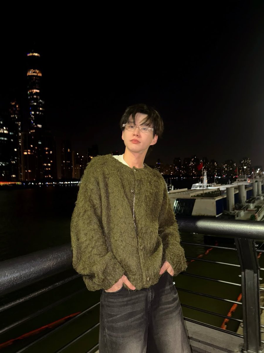 นกฮูกใส่แว่น👓 tweet media