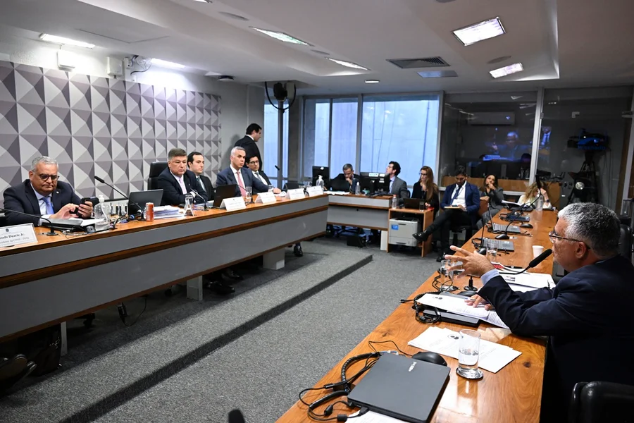 DoCoolNews's tweet image. 🚨 RETA FINAL! ⚖️🔥 

CPMI do INSS monta operação de guerra caso o STF vete prorrogação. Plano é votar relatório até SÁBADO (28/3) pra pegar a "rataria" dos consignados e o Banco Master.  O vrau final tá chegando! 🤡🚀

#DoCoolNews #CPMI #INSS #STForganizaçãocriminosa