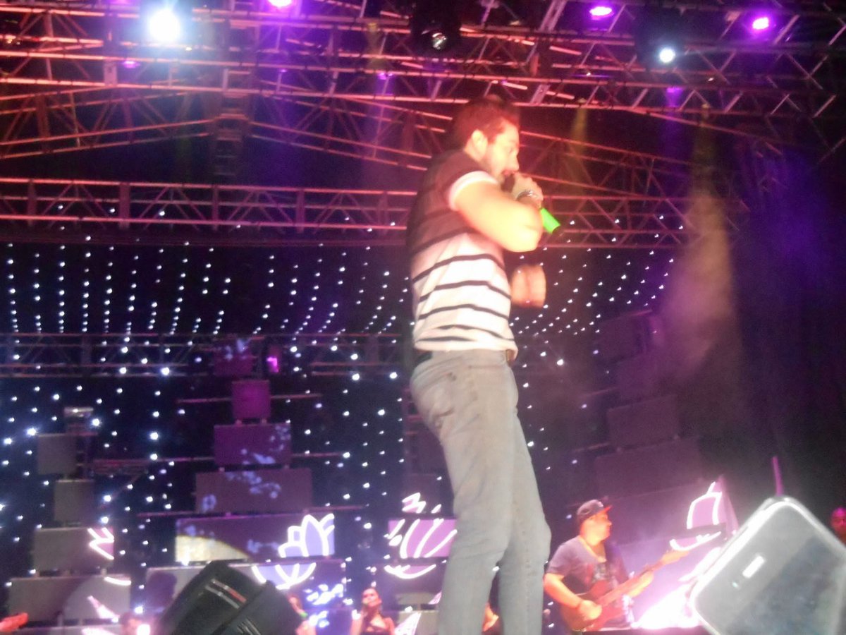 eve 𝜗𝜚 tweet media