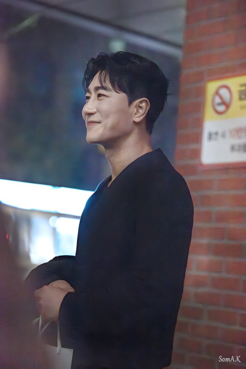 20260326 뮤지컬 적토 퇴근길
#박민성 배우님
.
깜장고냐니 :3