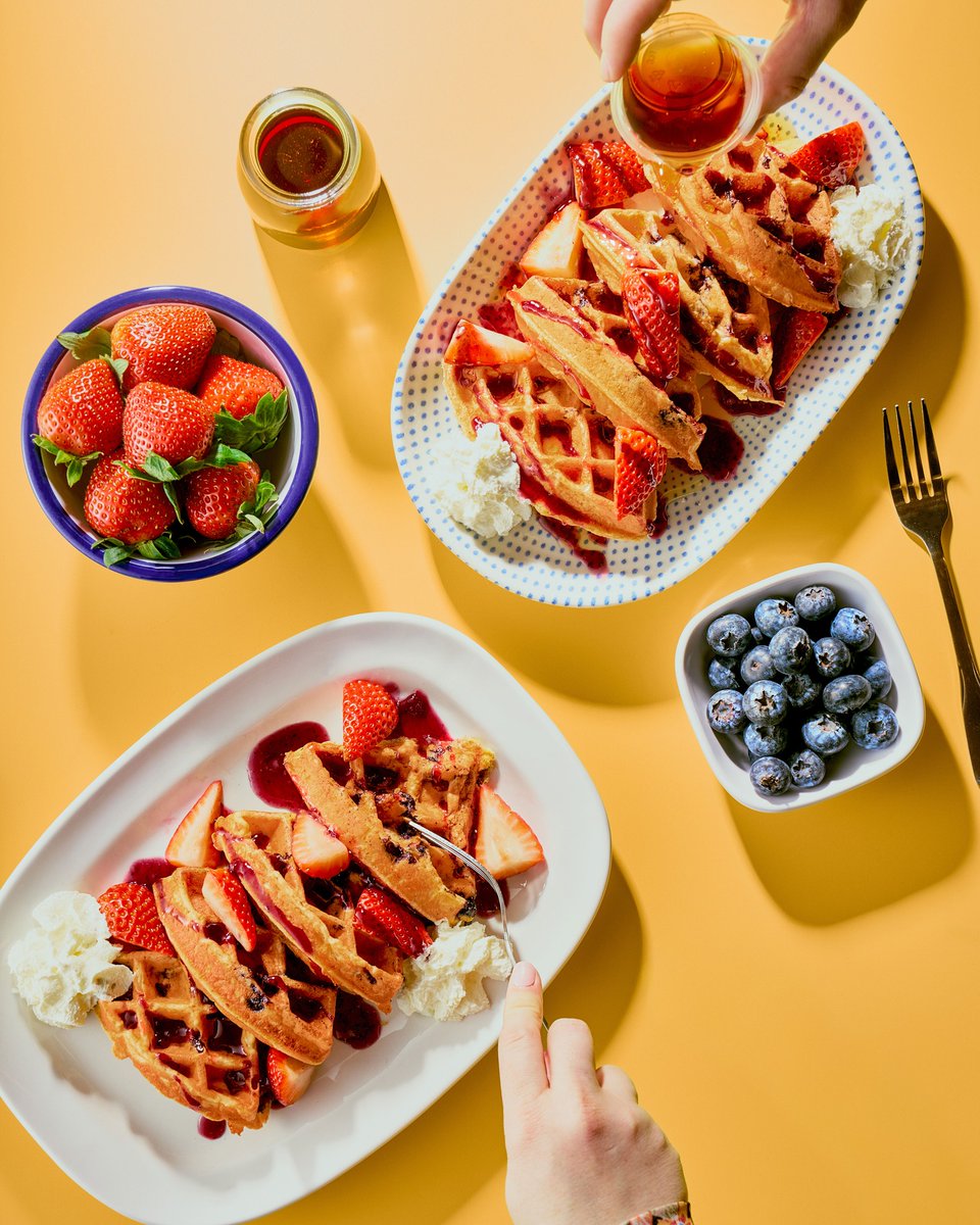 It's always a berry good idea 🍓🫐 to order the waffles at Maple Street Biscuit Company!
