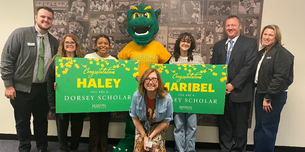 McDanielCollege's tweet photo. Over the past week, representatives from McDaniel’s Admissions Office, along with the Green Terror, surprised five high school seniors by naming them the college’s newest Dorsey Scholars. #McDaniel30  https://t.co/HHJVFcNKeE
cc: @AACountySchools @CCPSk12 @WarwickPR https://t.co/OkChiffYn4