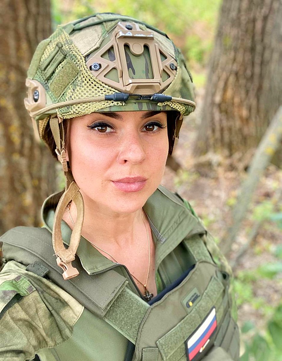 AnatolyVlasov87's tweet photo. Прошел год... Военкор Анна Прокофьева показывала боевые будни и быт в зоне СВО, всю тяжесть войны и Подвиги наших бойцов, пока вражеская мина не оборвала ее жизнь... Ей было всего 35... Память! 🙏 https://t.co/yZ1hvlfyrF