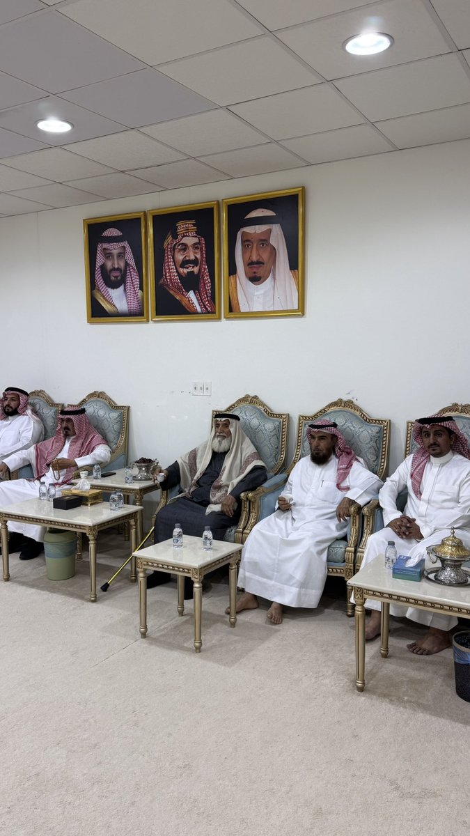 e2t7_'s tweet photo. اليوم لقائنا مع القناة العربية والشكر موصول للاخ إياد القطان على جهوده معنا ومرحبا به و بالاباء ، الوالد محمد بن جابر البوبح ، و العم علي بن حمد العرق والعم راشد بن صالح العرق والاخوان المنشد ، حسين الكوري و ناصر العرق ، و رئيس هجرة الطويله صالح محمد العرق و ابن العم سعود الحمده https://t.co/5wFZmhGaf5