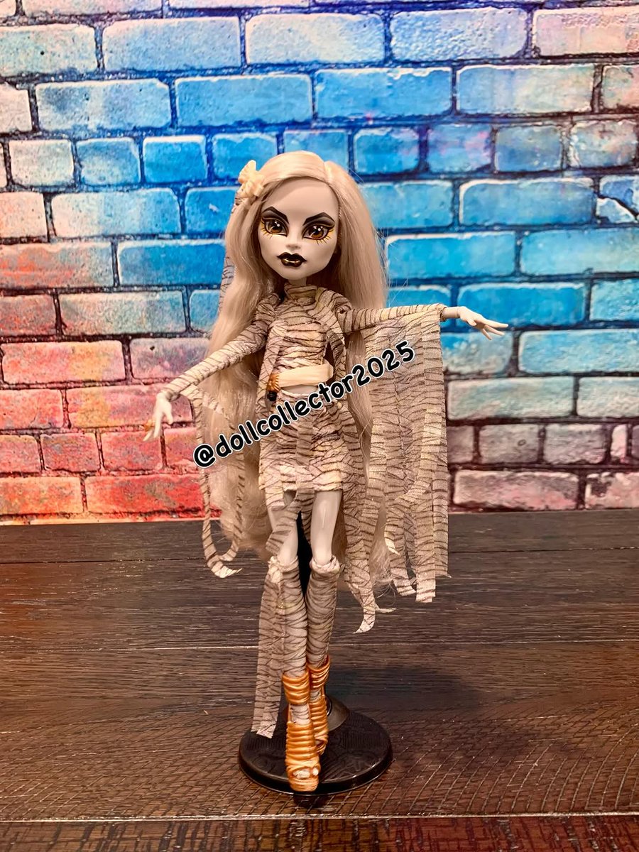 dollyknife's tweet photo. how is this hot mess of a proto still better than the retail doll.... https://t.co/MWcKQNnBms