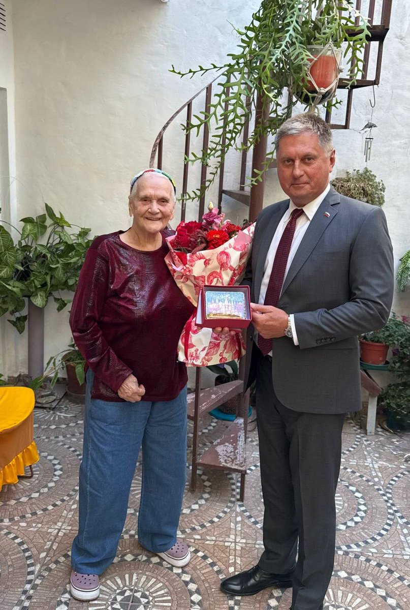 Посольство России,AR tweet media