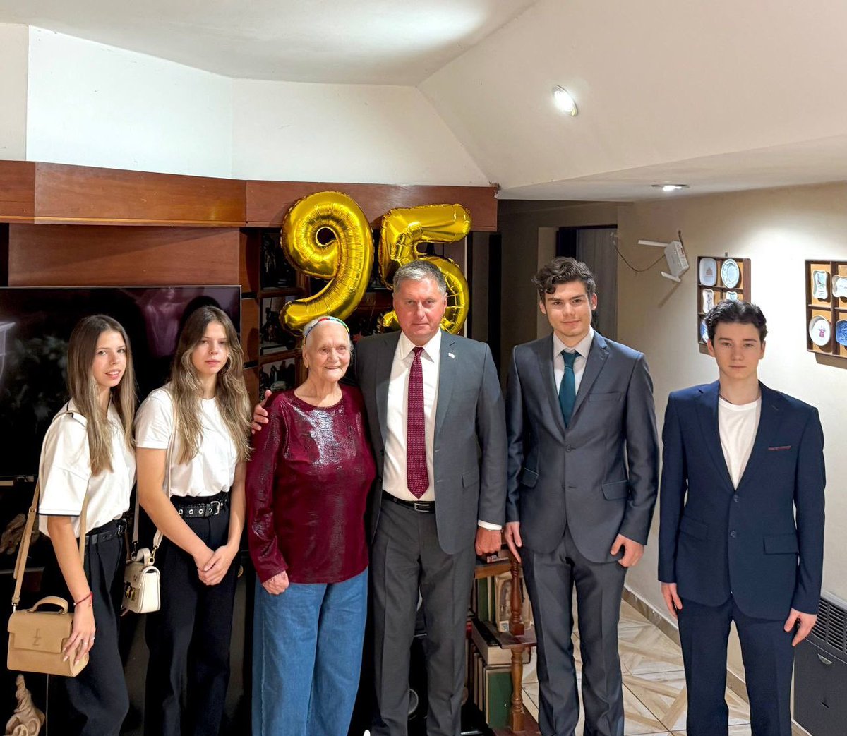 Посольство России,AR tweet media