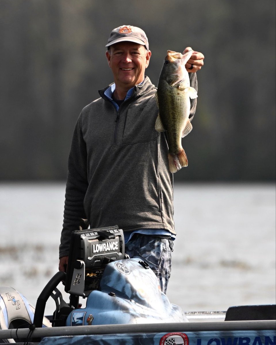 bassmaster's tweet photo. Steve Kennedy has taken the unofficial lead according to #BassTrakk! 🐅 Will he maintain his status at the top of the leaderboard? Only time will tell. ⏳ 

Read in real time BIG moments happening on the Tenn-Tom, with our Bassmaster daily blog: https://t.co/VQKe7XfLhv https://t.co/YHaFbF5joB
