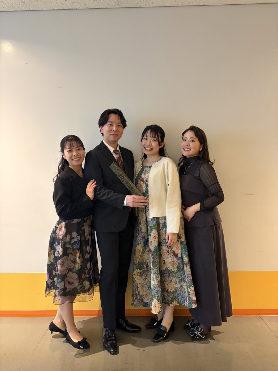 mdis_os_mk's tweet photo. 2026.3.25 新国立劇場オペラ研修所修了いたしました🌸
導いてくださった先生方や先輩方、いつも隣にいてくれた同期や後輩、そして島根から応援し続けてくれた両親に感謝の念でいっぱいです。劇場で積み重ねてきたことを信じて、これからも音楽を愛し、真摯に向き合っていきます。 https://t.co/yv8musTCHv
