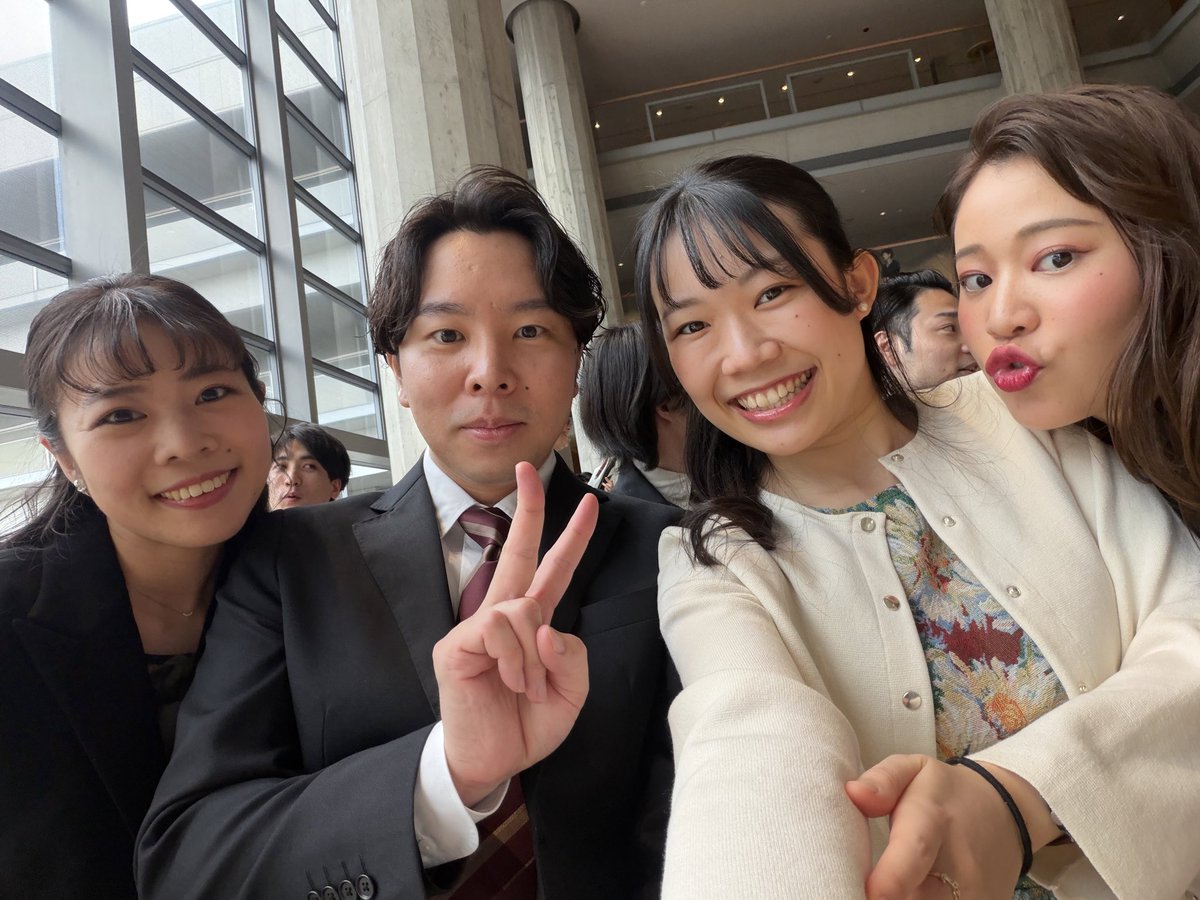 mdis_os_mk's tweet photo. 2026.3.25 新国立劇場オペラ研修所修了いたしました🌸
導いてくださった先生方や先輩方、いつも隣にいてくれた同期や後輩、そして島根から応援し続けてくれた両親に感謝の念でいっぱいです。劇場で積み重ねてきたことを信じて、これからも音楽を愛し、真摯に向き合っていきます。 https://t.co/yv8musTCHv
