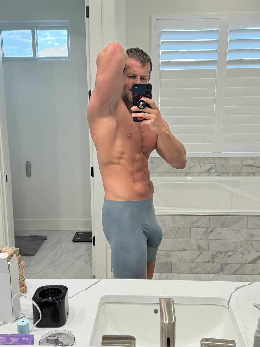 Shiznizy tweet media