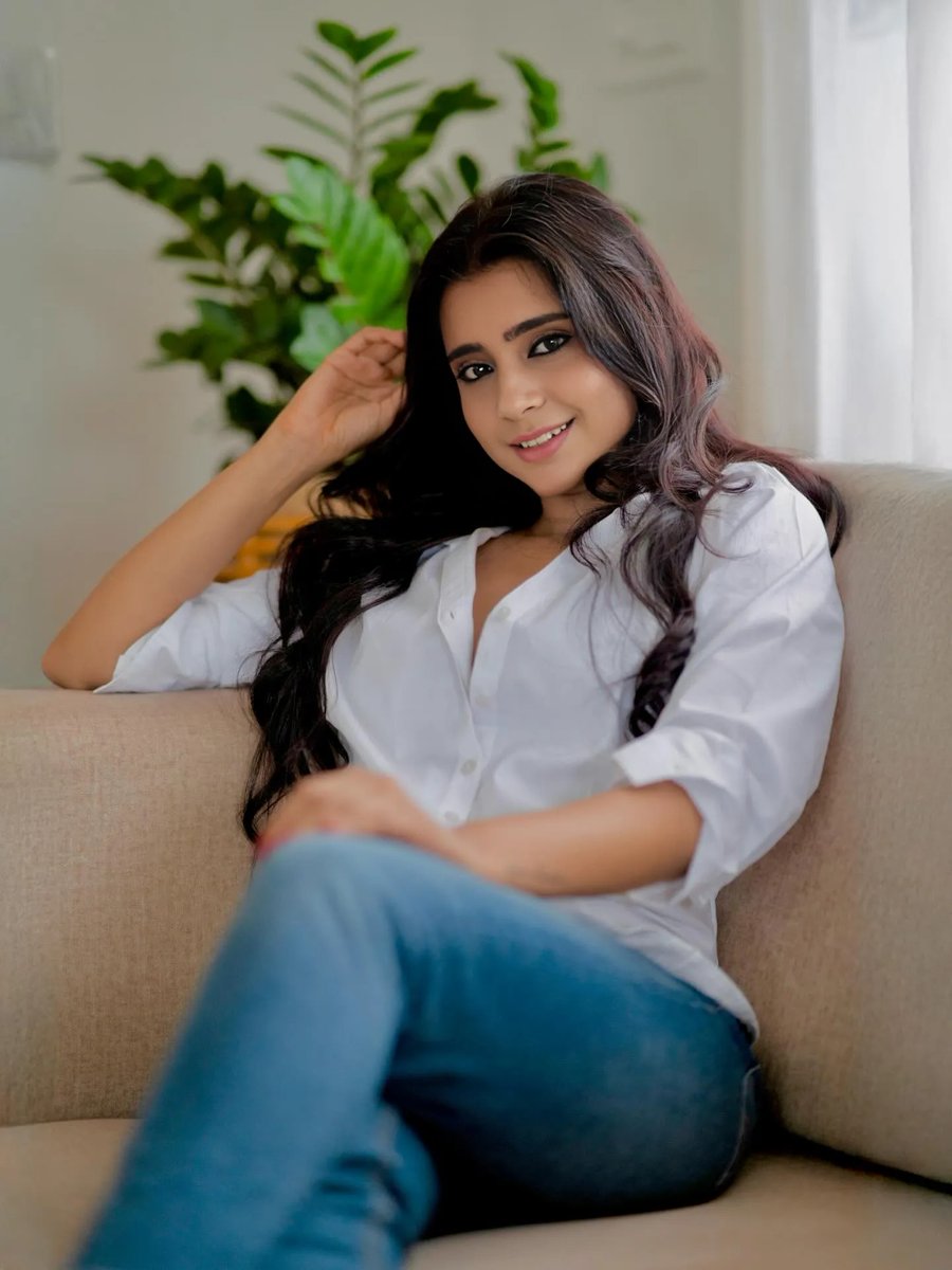 manisha_mithra's tweet photo. Introspection. Reflection. With a little daydreaming in between.✨ #girlsstyles #girlsposes #girlstrends #girlshairstyles #girlsmagic #duskybeauty #tamilponnu #nammaveetuponnu #thalaivarnirandharam #Jailer2 https://t.co/niKbOgFjIi