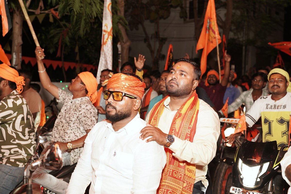 manaskumardutta's tweet image. 'ଜୟ ଶ୍ରୀରାମ' ପଦଧ୍ୱନୀରେ ଆଜିର ଭକ୍ତିମୟ ପରିବେଶ ଜନସାଧାରଣଙ୍କ ମଧ୍ୟରେ ଆଧ୍ୟାତ୍ମିକ ଚେତନାକୁ ଅଧିକ ଉଜାଗର କରିଛି । ପ୍ରଭୁ ଶ୍ରୀରାମଙ୍କ ଶୁଭାର୍ଶୀବାଦରୁ ସମାଜ ସବୁବେଳେ ଅନ୍ୟାୟ ଓ ଅତ୍ୟାଚାର ବିରୋଧରେ ଏକଜୁଟ ହେବା ସହ ଲଢେଇ କରୁ, ଏହା କାମନା।