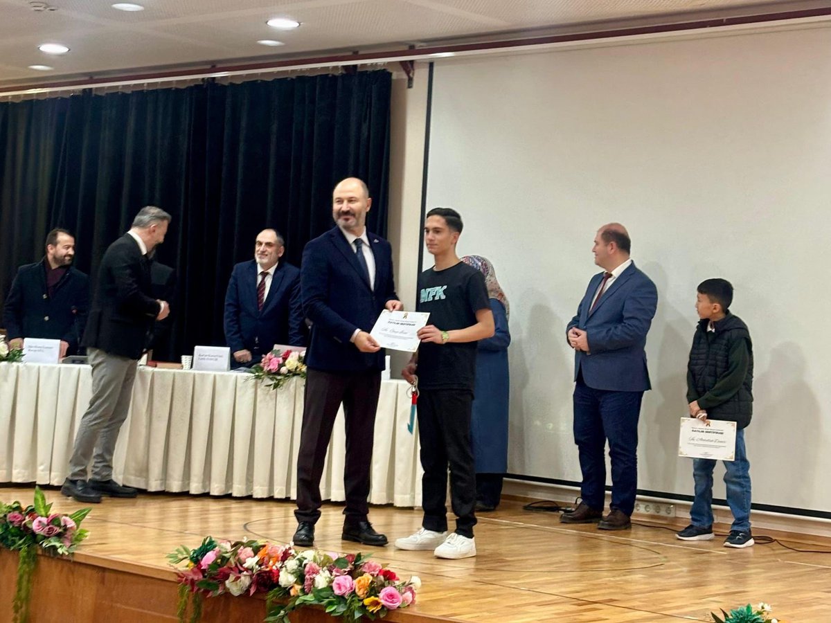 Esenyurtsondakika tweet media