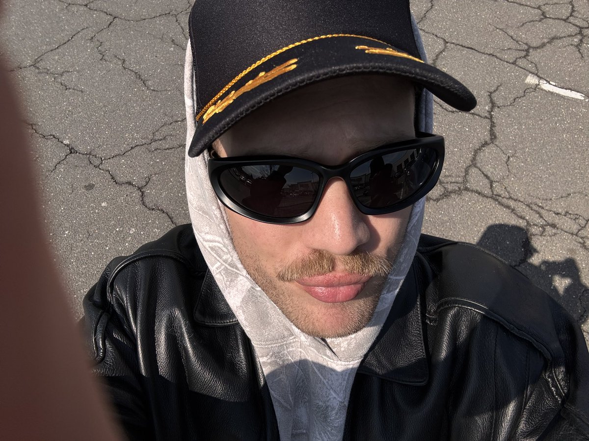 Z (zStrokess 15k) tweet media